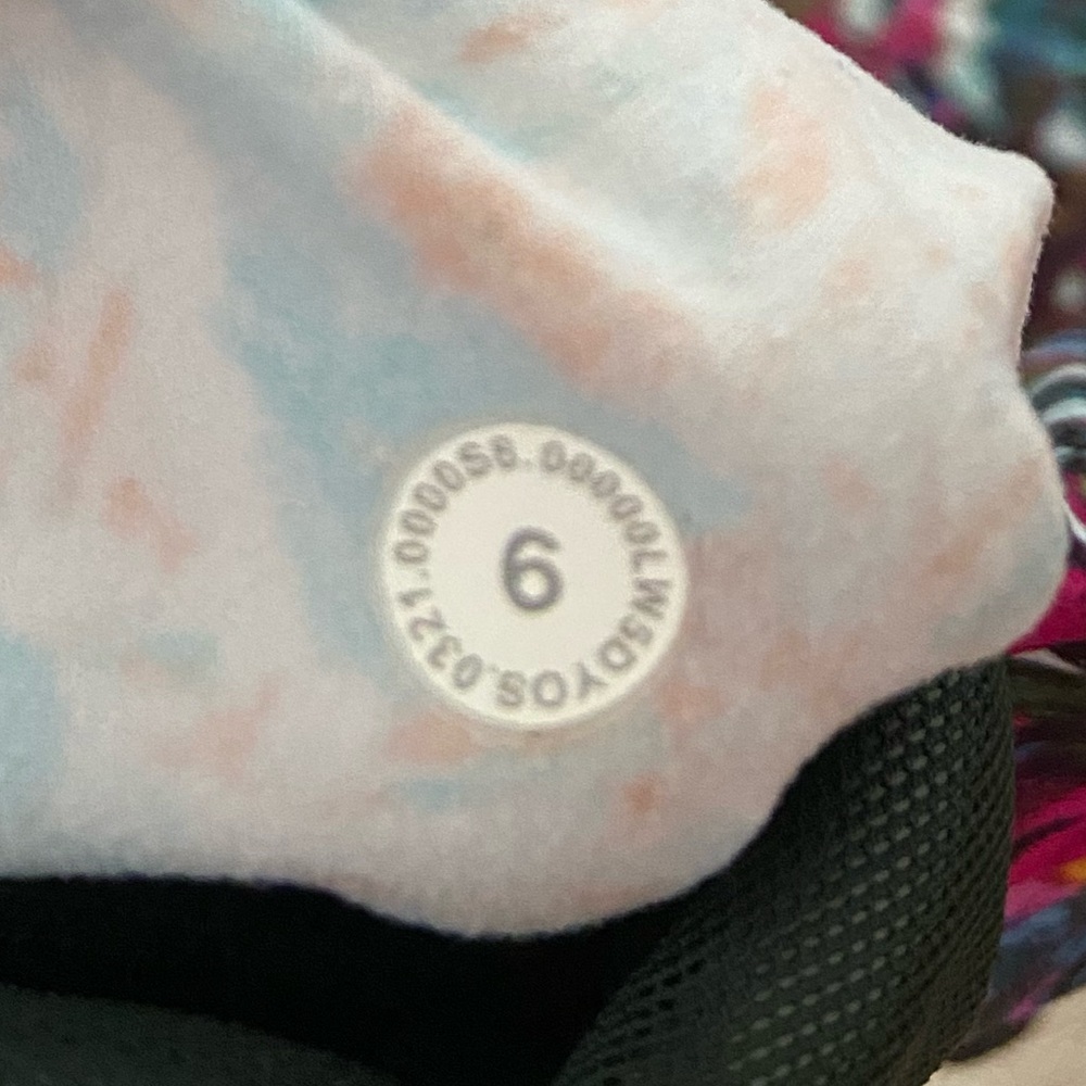 Lululemon Size 6 Women's Cropped Leggings - Multicolor - Picture 2 of 4